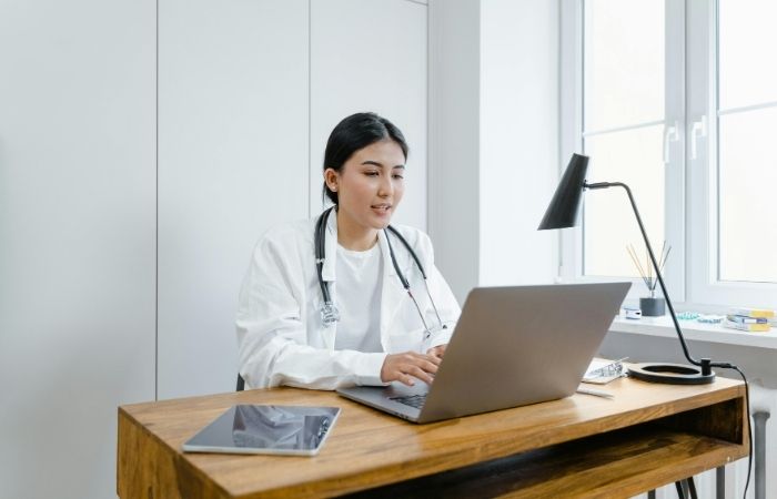 How to Start a Health Conversation with Your Mom